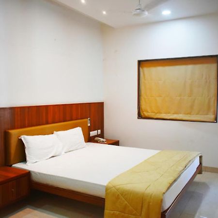 Hotel Anjali Palace 부지 외부 사진